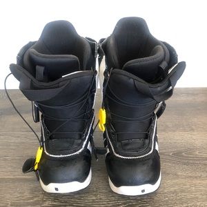 Burton Imprint Size 5 Snowboard Boots Black Skulls